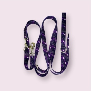 Smycz przepinana ,,Wilk pod księżycem'' szer.taśmy 2,5cm